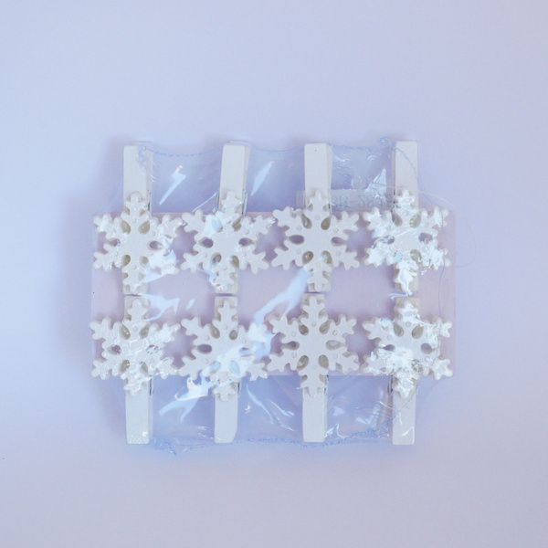 SET OF 8 CHRISTMAS DECORATIONS WITH CLIPS MIX DESIGNS 3 x 3 CM