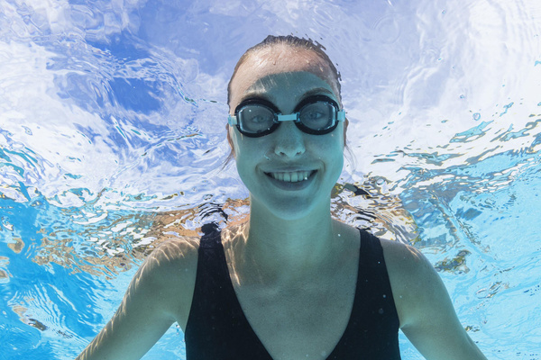 (one pair of goggles, 3 assorted colors)