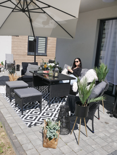 ZESTAW MEBLI RATTANOWYCH (SOFA, 2 KRZESŁA, 2 PUFY, STOLIK) - CZARNY, PODUSZKI - SZARY *7541