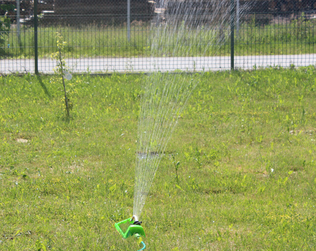 OSCILLATING GARDEN SPRINKLER