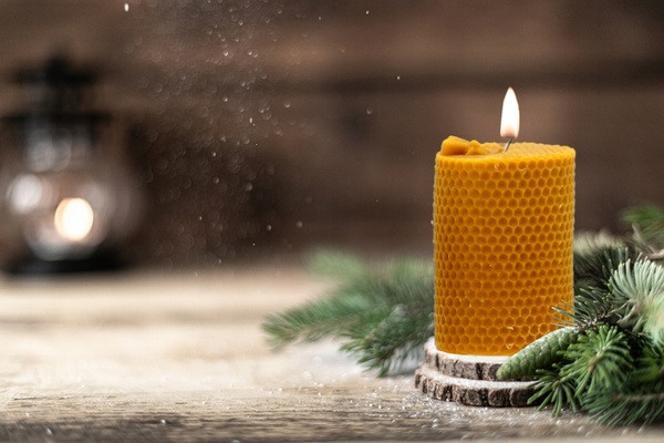 Silicone mold for candles decorated cylinder with bee