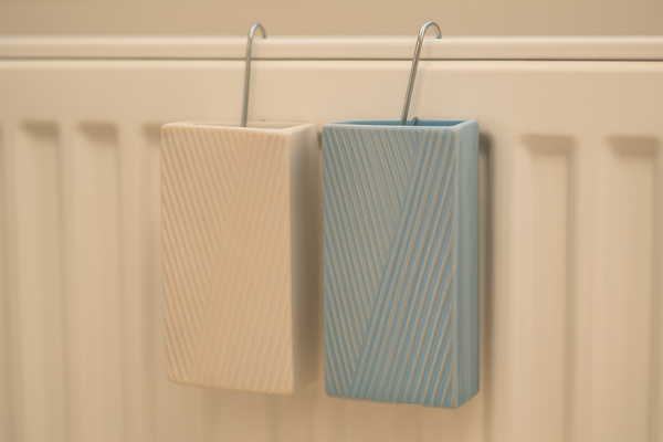 AIR HUMIDIFIER FOR A RADIATOR