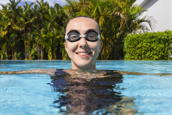 (one pair of goggles, 3 assorted colors)