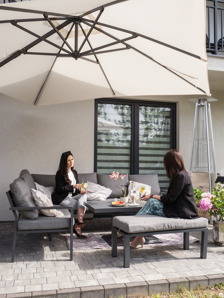 SADA HLINÍKOVÉHO NÁBYTKU (ROHOVÁ SOFA + PUFA + STOLÍK) ŠEDÁ + ŠEDÉ VANKÚŠE *9422