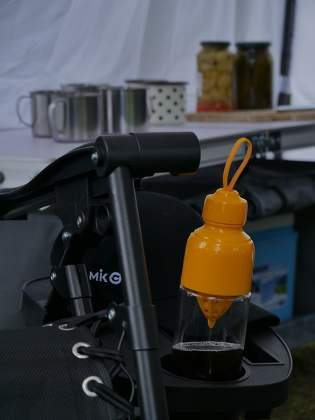 SKLÁDACÍ ZÁHRADNÍ LEHÁTKO S PODLAHOU, KAPSEMI A PODLOŽKOU ČERNÉ *5934