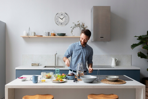 ZEGAR WISZĄCY OKRĄGŁY 30,5 x 30,5 x 4,3 CM BIAŁY ZE SREBRNĄ RAMKĄ *4672