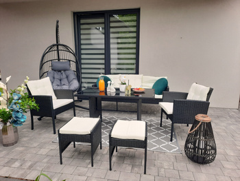 ZESTAW MEBLI RATTANOWYCH "VADUZ" (SOFA + 2 FOTELE + 2 PUFY + STÓŁ) CZARNY + KREMOWE PODUSZKI *9583