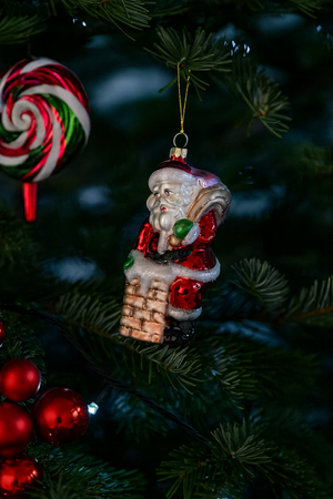 GLASS ORNAMENT - SANTA CLAUS ENTERING THE CHIMNEY 5.7 X 6.6 X 12 CM