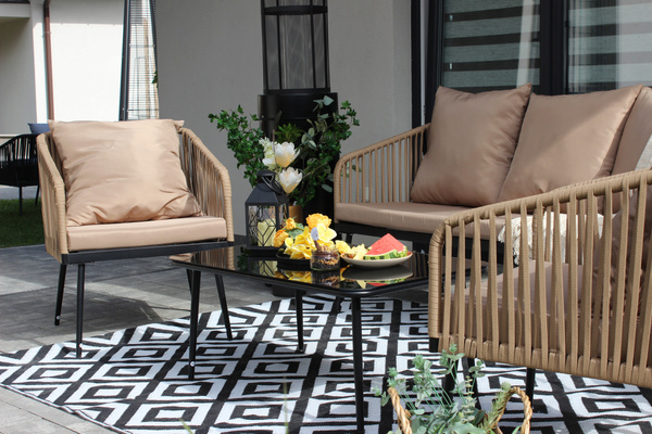 SET DE MOBILIER PENTRU GRĂDINĂ DIN SFOARĂ ÎNDAQAT (2 FOTOLII + CANAPEA + MASĂ) - BEJ, PERNE - BEJ *8517