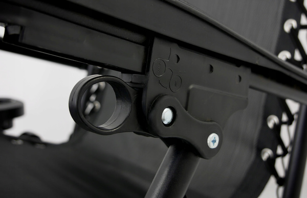 Skládací zahradní lehátko s podsedákem, kapsou černé se šedým polštářem *9979