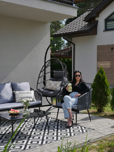 ZESTAW MEBLI OGRODOWYCH Z PLECIONEJ LINY (2 FOTELE + SOFA + STOLIK) - ANTRACYT, PODUSZKI - SZARE