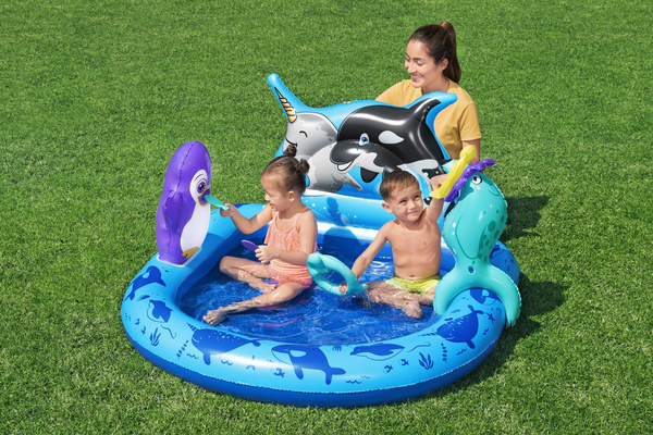 Bestway 53" x 51.5" x 28.5"/1.34m x 1.31m x 73cm Polar Pals Play Center