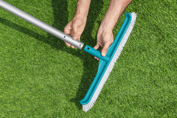 SZCZOTKA DO CZYSZCZENIA BASENU 45,7cm *3067