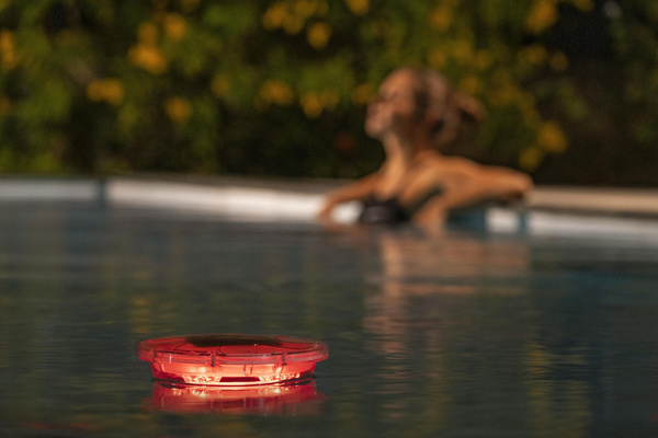 Dispenser / plutitor pentru chimie de piscină LED *9347