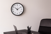 ZEGAR WISZĄCY OKRĄGŁY 22 x 22 x 3,8 CM BIAŁY/CZARNY *4627