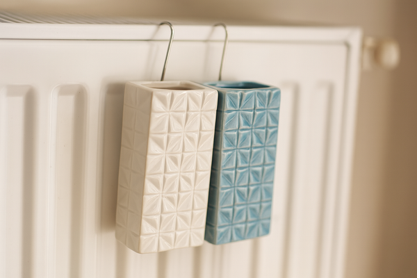 AIR HUMIDIFIER ON THE RADIATOR