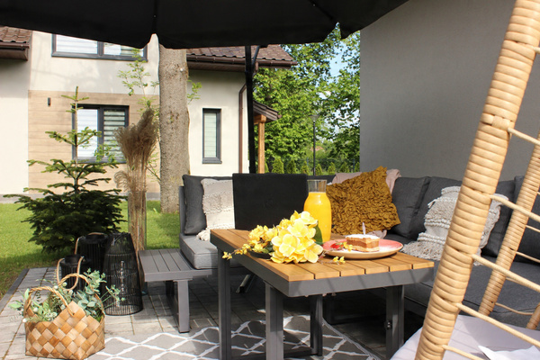 SADA HLINÍKOVÉHO NÁBYTKU "BOGOTA" (ROHOVÁ SOFA + STOLÍK) ŠEDÁ + ŠEDÉ VANKÚŠE *1142