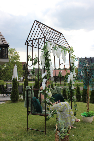 GARDEN PERGOLA WITH BENCH