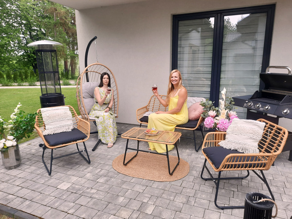 ZESTAW MEBLI OGRODOWYCH (SOFA, 2 KRZESŁA, STOLIK) - BRĄZOWY, PODUSZKI - CZARNY