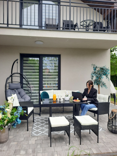 ZESTAW MEBLI RATTANOWYCH "VADUZ" (SOFA + 2 FOTELE + 2 PUFY + STÓŁ) CZARNY + KREMOWE PODUSZKI *9583