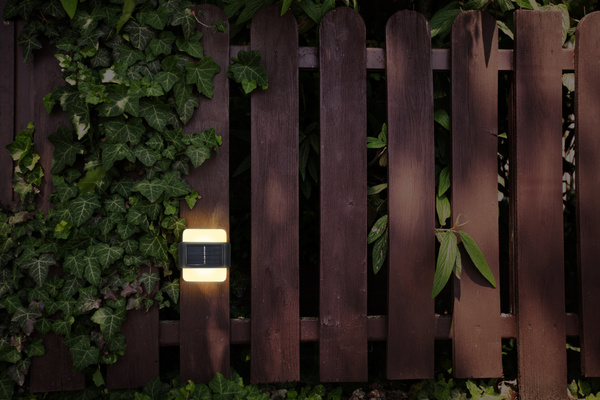 KPL.2 LAMPEK SOLARNYCH - KINKIET 9 x 9 x 2,3 CM ARRAS LED CIEPŁY BIAŁY *3736