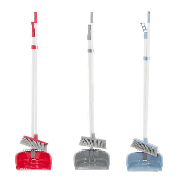 LENIUCH S HŘEBENEM NA ČIŠTĚNÍ ŠTĚTCE *1589