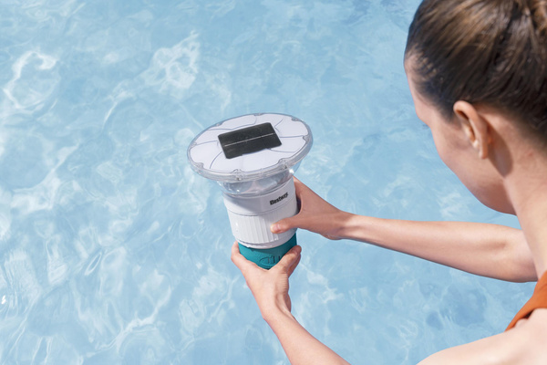 Dispenser / plutitor pentru chimie de piscină LED *9347