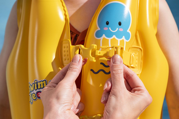 Swim Safe™ 20" x 18"/51cm x 46cm Wondersplash Swim Vest