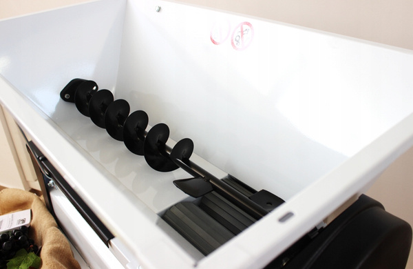 MAȘINĂ DE TOCAT + DESCUCAT PENTRU STRUGURI 90 x 50 CM ELECTRICĂ -1500KG/H