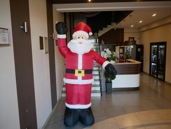 INFLATABLE SANTA CLAUS LED 360 CM