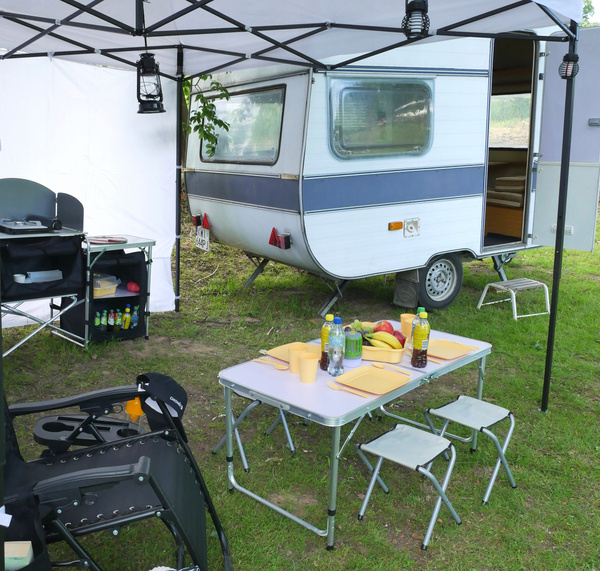 Turistická sada (stolík + 4 stoličky) 120 x 60 x 70 cm