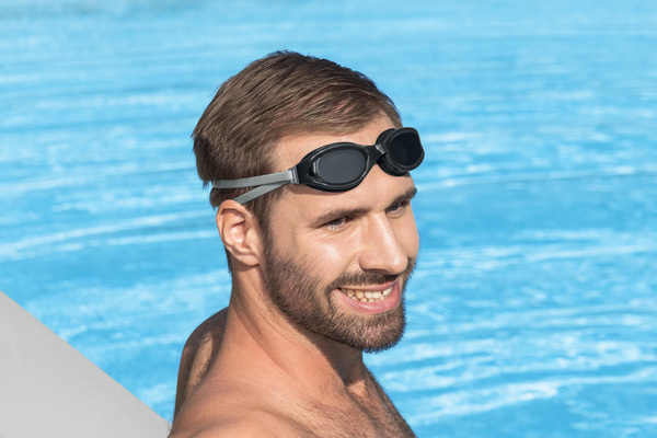 SWIM GOGGLES WITH COLORED LENSES
