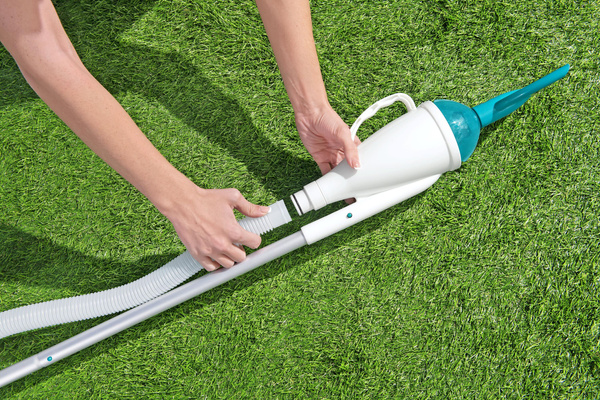 Flowclear™ AquaCrawl Pool Vacuum