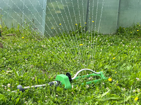 OSCILLATING GARDEN SPRINKLER
