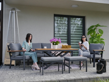 SADA ZÁHRADNÝCH NÁBYTKOV Z HLINÍKA A TEAKOVÉHO DREVA (POHOVKA + 2 KRESLÁ + STOL + 2 STOOLY) ANTRACITOVÁ + ŠEDÉ VANKÚŠE *0428