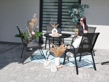 ZÁHRADNÝ NÁBYTOK - 4 STOLI + OBDĹŽNIKOVÝ STOLOVÝ STOL - ČIERNY *3377